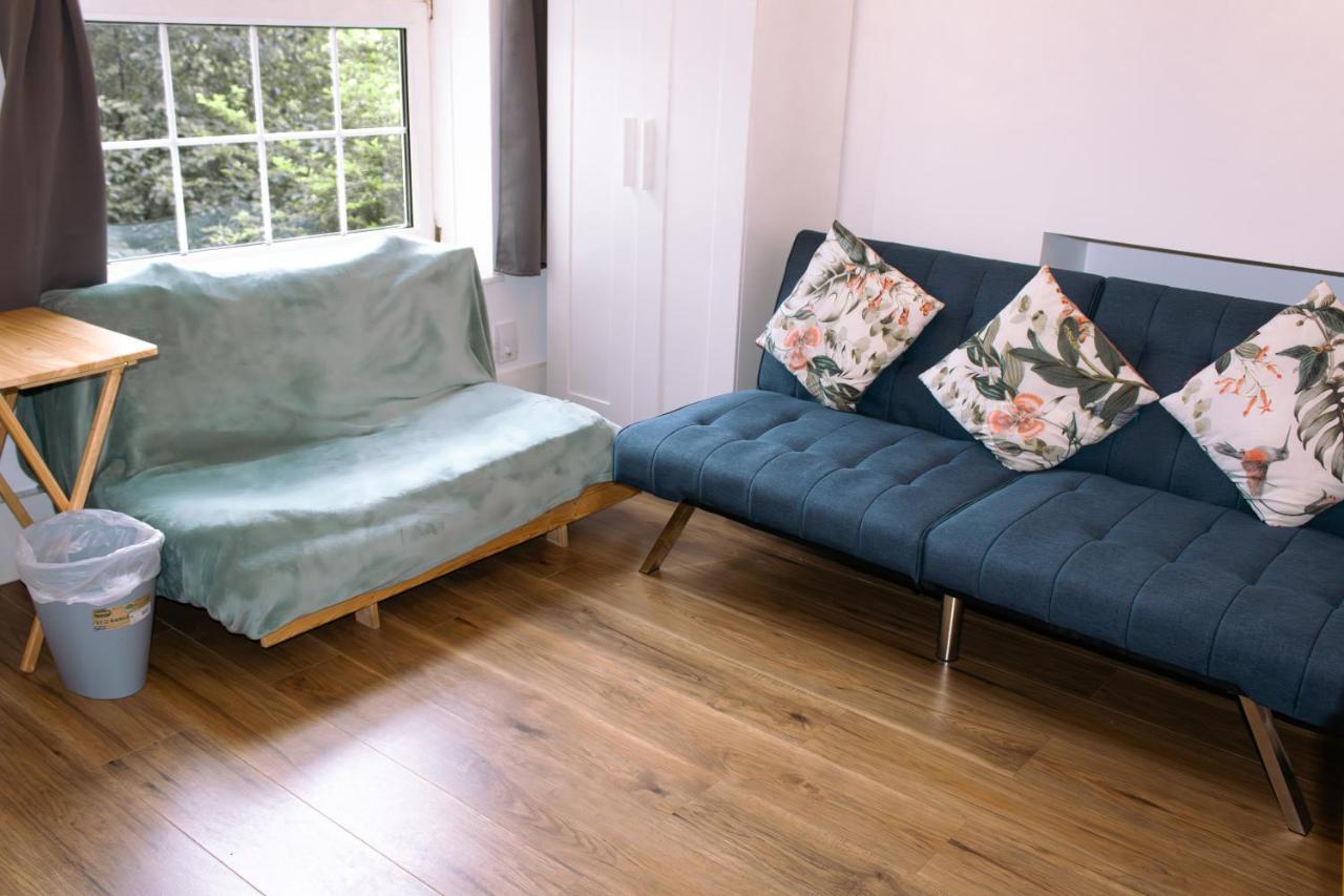 Nice 4 Bedroom Apartment Near City Centre 2-Min Walk To Metro !! Business & Family Friendly!! London Exteriör bild