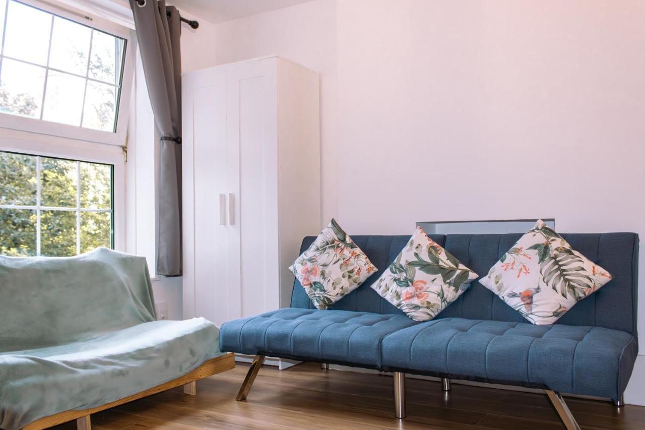 Nice 4 Bedroom Apartment Near City Centre 2-Min Walk To Metro !! Business & Family Friendly!! London Exteriör bild