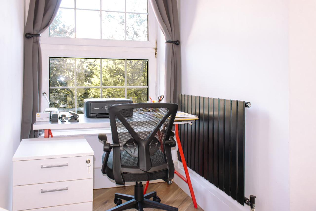 Nice 4 Bedroom Apartment Near City Centre 2-Min Walk To Metro !! Business & Family Friendly!! London Exteriör bild