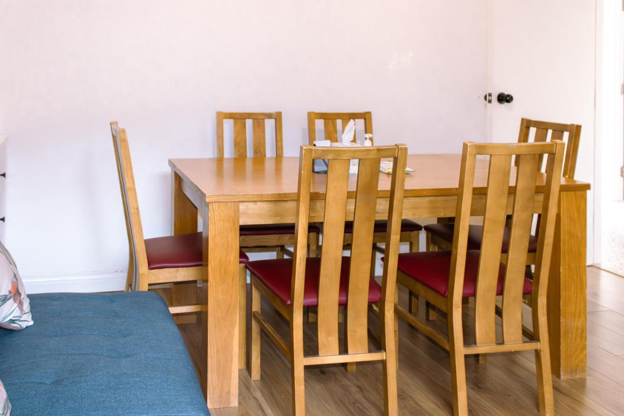 Nice 4 Bedroom Apartment Near City Centre 2-Min Walk To Metro !! Business & Family Friendly!! London Exteriör bild