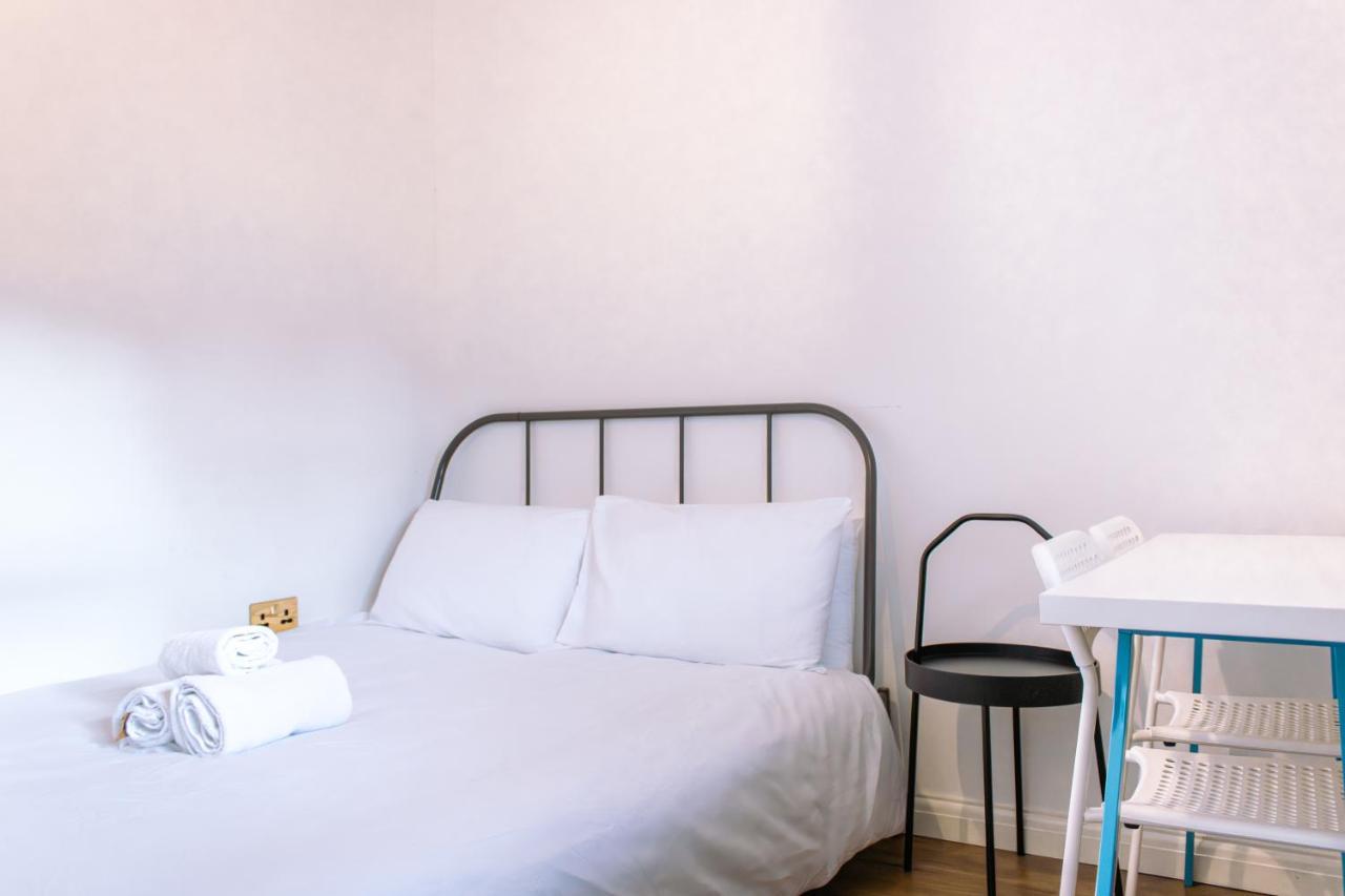 Nice 4 Bedroom Apartment Near City Centre 2-Min Walk To Metro !! Business & Family Friendly!! London Exteriör bild