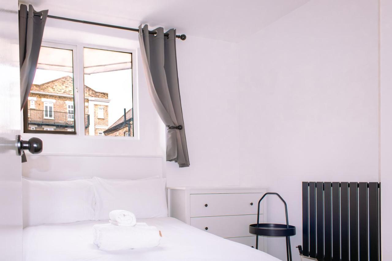 Nice 4 Bedroom Apartment Near City Centre 2-Min Walk To Metro !! Business & Family Friendly!! London Exteriör bild